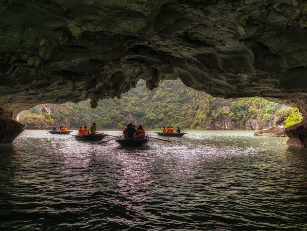 Luon Cave - Paradise Cruises - Destinations 